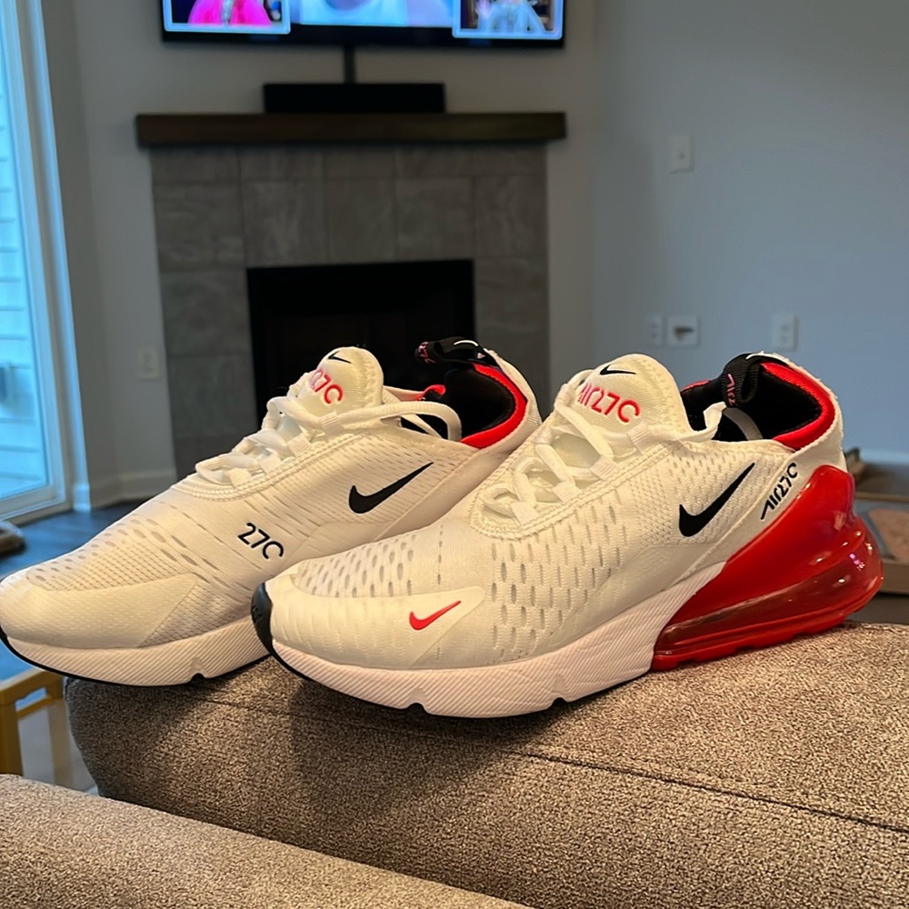 Nike women’s Air Max 270 size 8